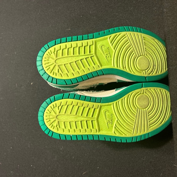 nike, men’s us size 8, stadium green zoom - Picture 2 of 3